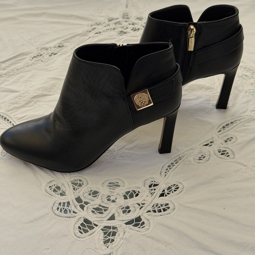 Vince Camuto Lokarie Black Leather Ankle Dress Booties Heels 7.5M 38 - Picture 2 of 11